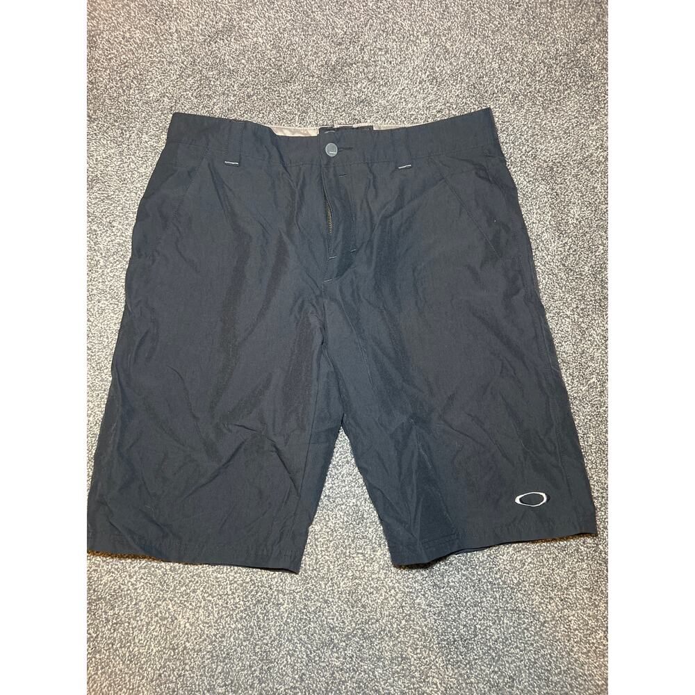 Oakley men’s black shorts size 34